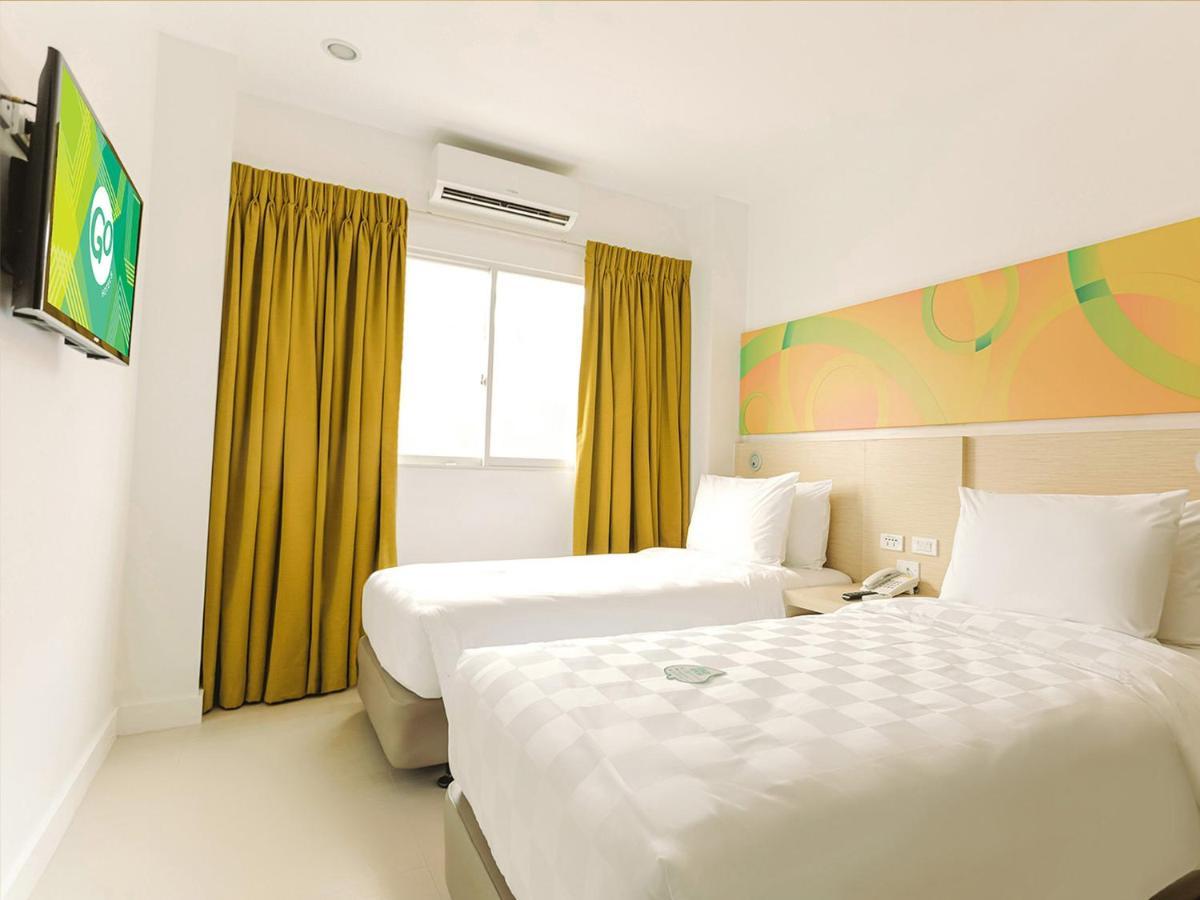 Go Hotels Timog Quezon City Exterior foto