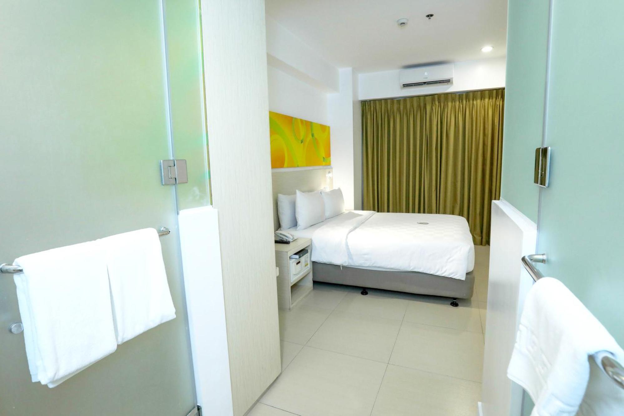 Go Hotels Timog Quezon City Exterior foto